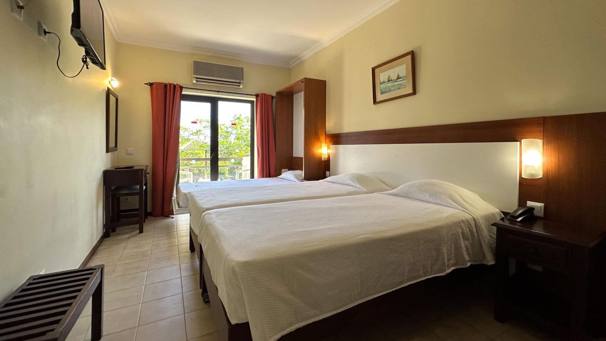 Hotel Avenida Praia Portimão Buitenkant foto