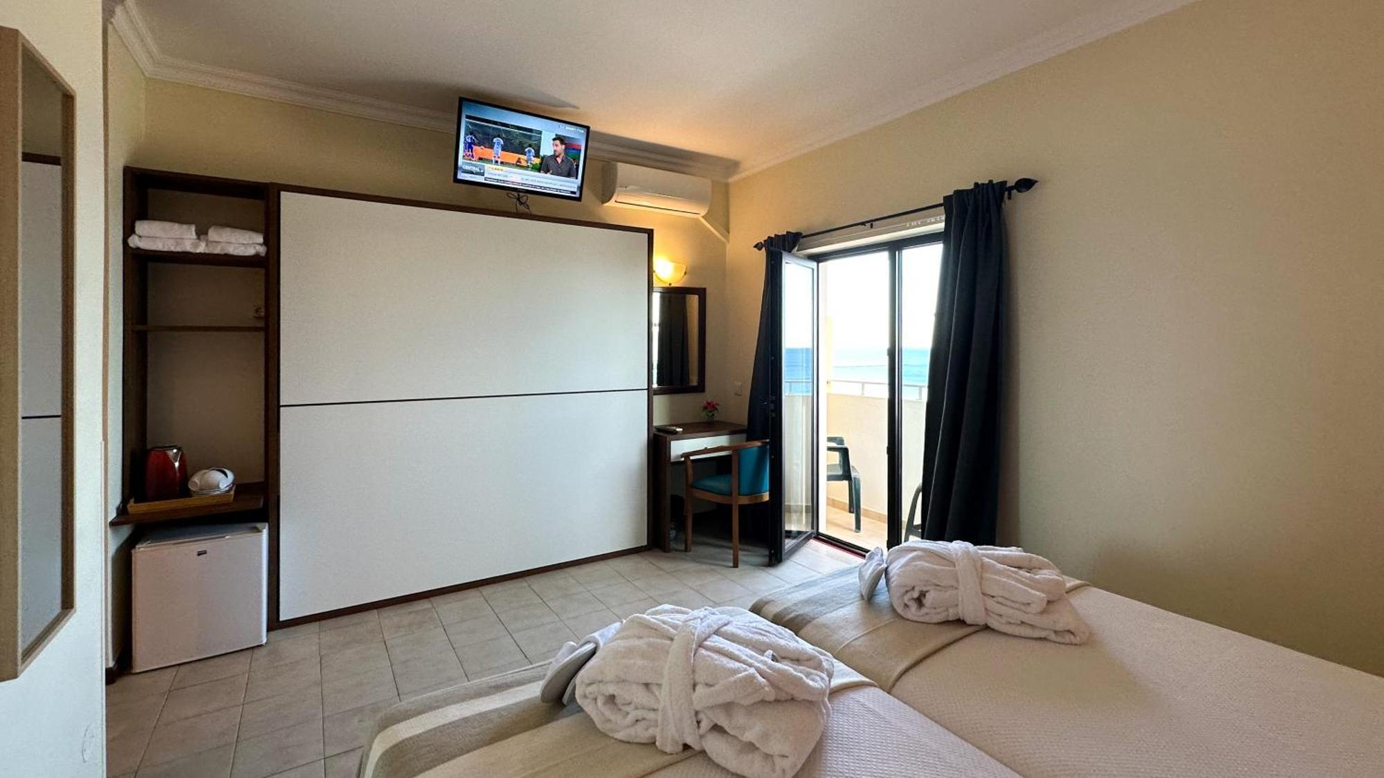 Hotel Avenida Praia Portimão Buitenkant foto