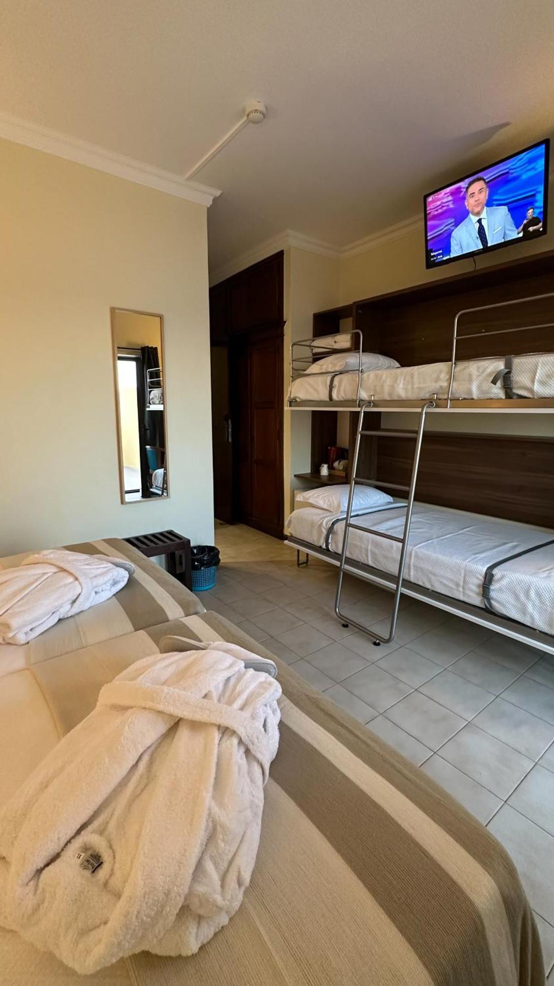 Hotel Avenida Praia Portimão Buitenkant foto