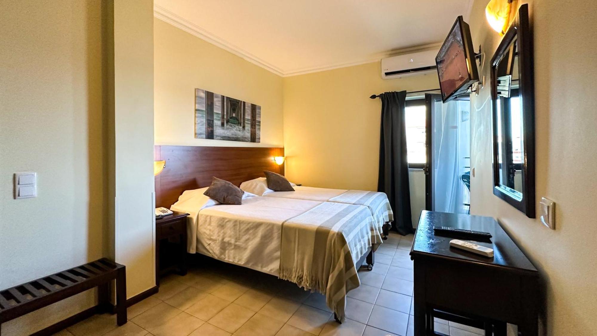 Hotel Avenida Praia Portimão Buitenkant foto