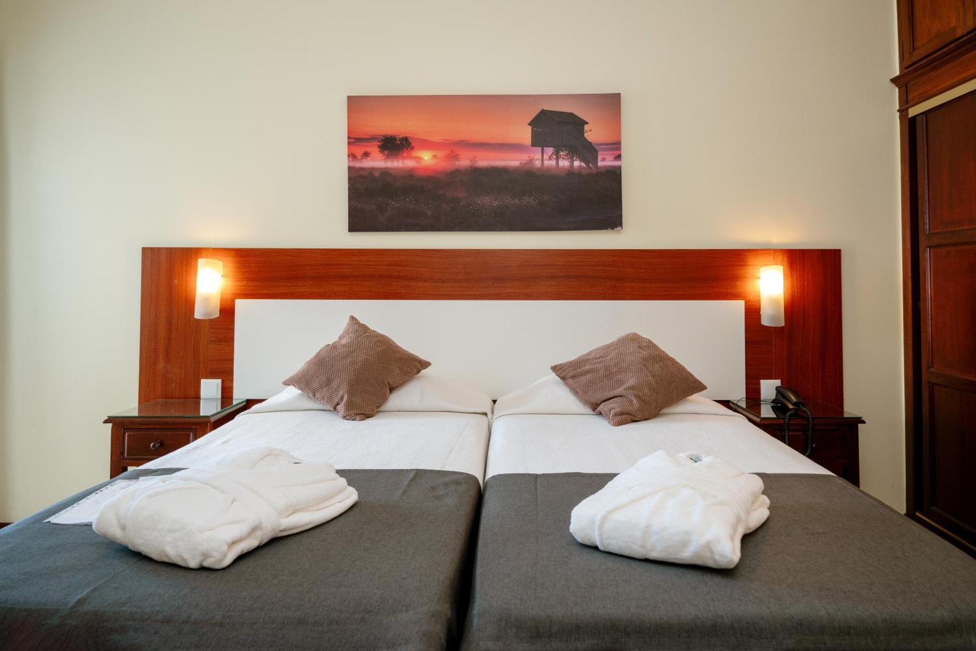 Hotel Avenida Praia Portimão Buitenkant foto