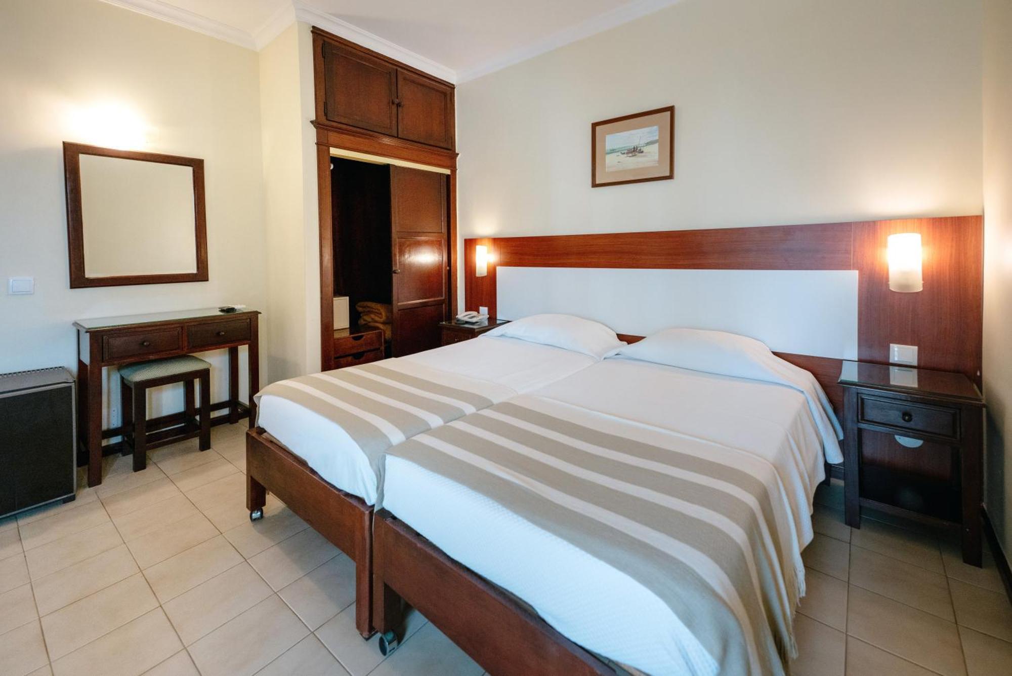 Hotel Avenida Praia Portimão Buitenkant foto