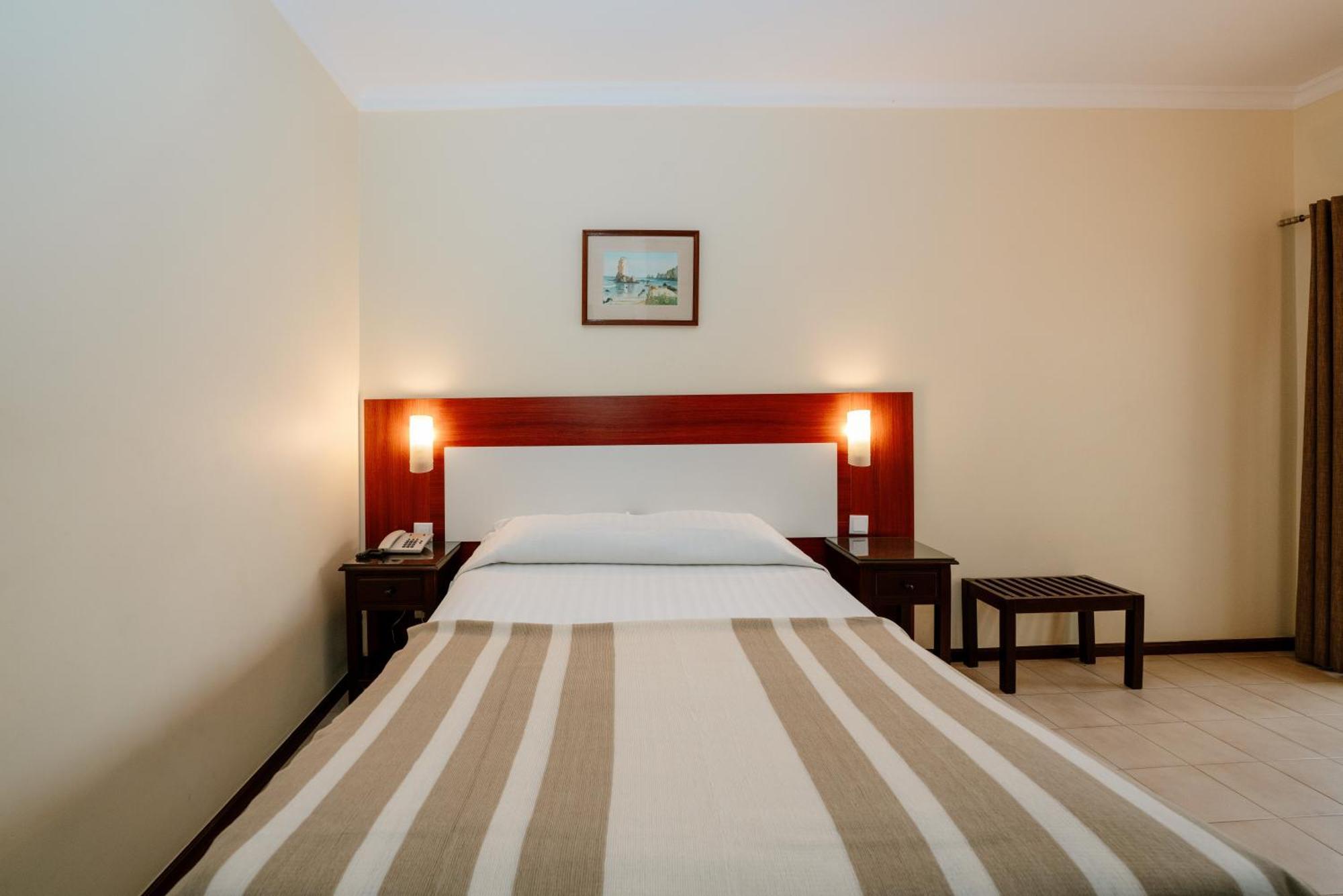 Hotel Avenida Praia Portimão Buitenkant foto