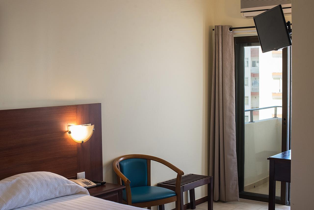 Hotel Avenida Praia Portimão Buitenkant foto